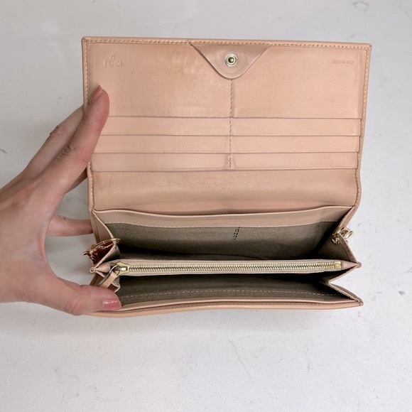 💯 AUTH Fendi Zucca wallet on chain - Picture 7 of 12